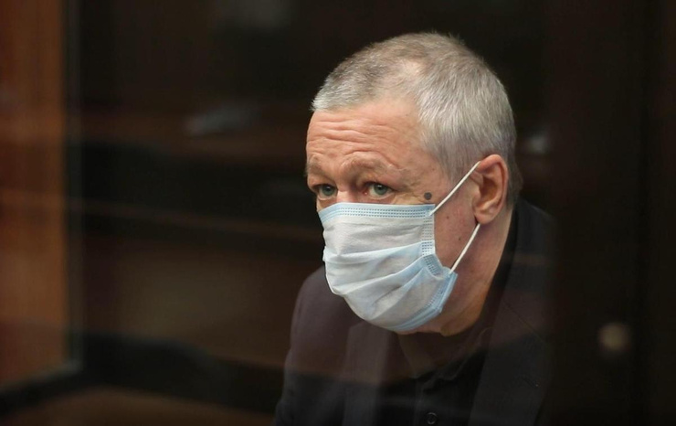Актера привезли в суд из СИЗО
