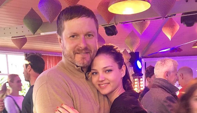 Отец Алеси Кафельниковой: «На показы «Шанель» дочь не возьмут, потому что она пришла в нетрезвом состоянии»