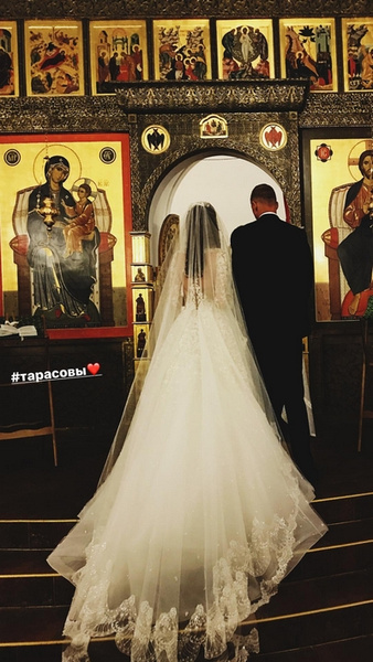 Дмитрий Тарасов и Анастасия Костенко в церкви Дмитрий Тарасов и Анастасия Костенко в церкви