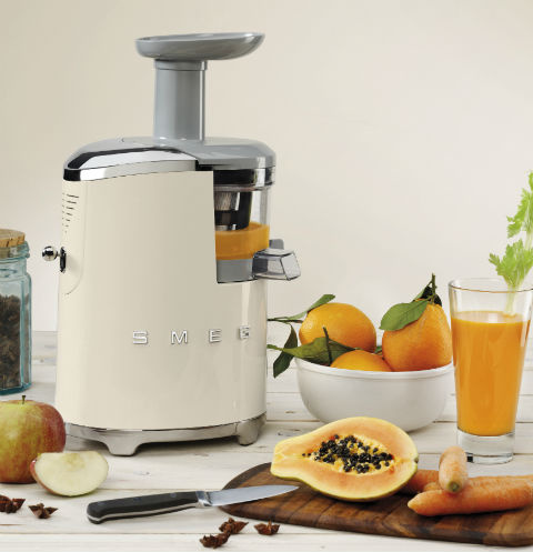 SMEG представит шнековую соковыжималку в «Стиле 50х»