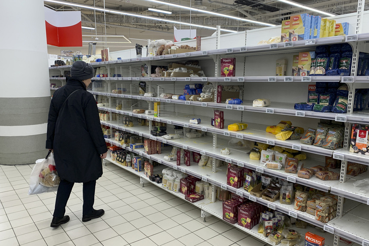 Магазины по всему миру пустеют с большой скоростью