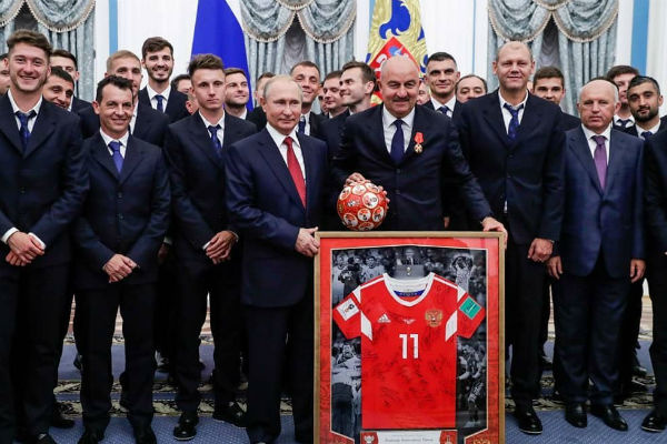 Футболисты в полном составе присутствовали на встрече с президентом Футболисты в полном составе присутствовали на встрече с президентом