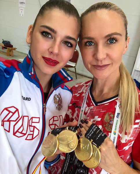 Тренер Анна Дьяченко поддержала свою подопечную Тренер Анна Дьяченко поддержала свою подопечную