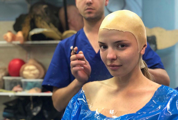Марина Орлова на пластическом гриме Марина Орлова на пластическом гриме