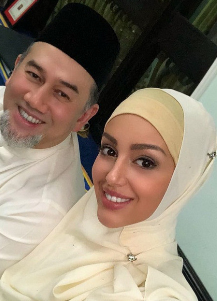 Оксана и экс-король Малайзии расстались со скандалом