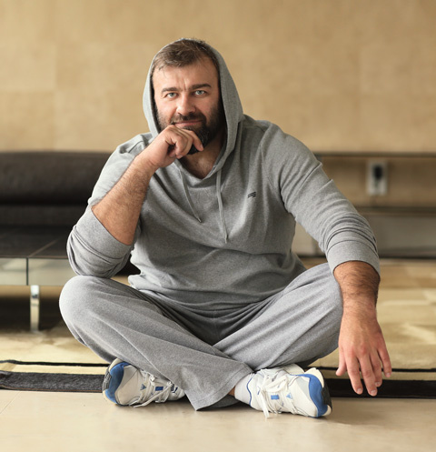 Пореченков старается держать себя в форме, иногда даже возит на съемки личного тренера Пореченков старается держать себя в форме, иногда даже возит на съемки личного тренера