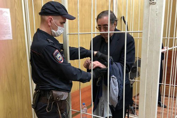 Новости: Наталья Дрожжина и Михаил Цивин задержаны по делу о махинациях с наследством Баталова – фото №4 Новости: Наталья Дрожжина и Михаил Цивин задержаны по делу о махинациях с наследством Баталова – фото №4