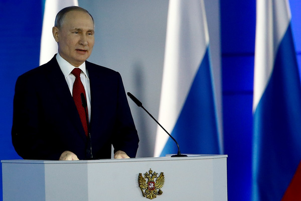 Владимир Путин во время послания Федеральному собранию Владимир Путин во время послания Федеральному собранию