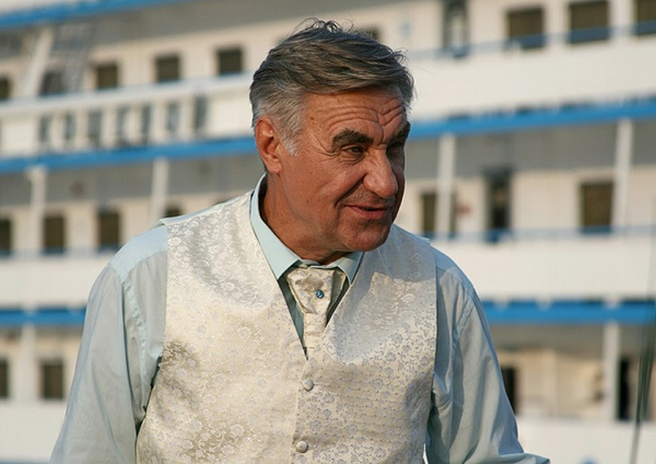 Анатолий Васильев Анатолий Васильев