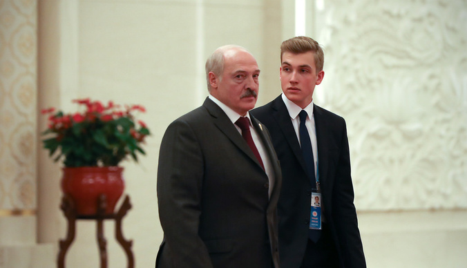 В Сети обсуждают внешность предполагаемой мамы сына Лукашенко