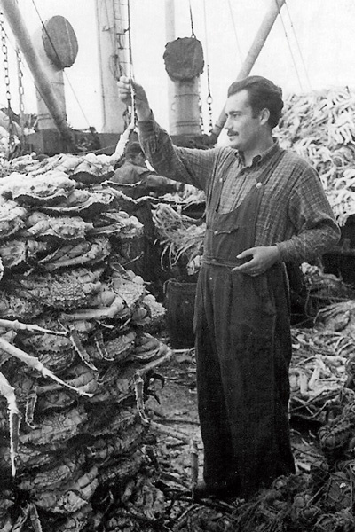 На съемках документального фильма «Остров Сахалин», 1954 год На съемках документального фильма «Остров Сахалин», 1954 год