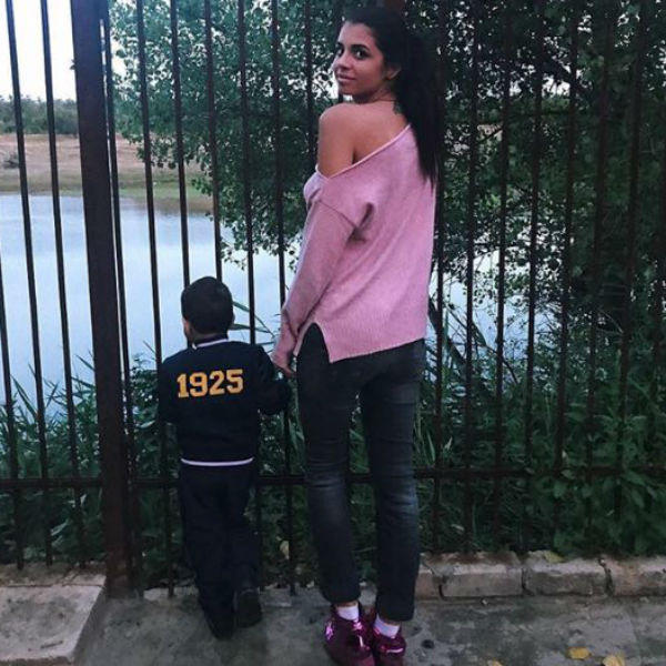 Алиана также вернула себе фамилию Устиненко Алиана также вернула себе фамилию Устиненко