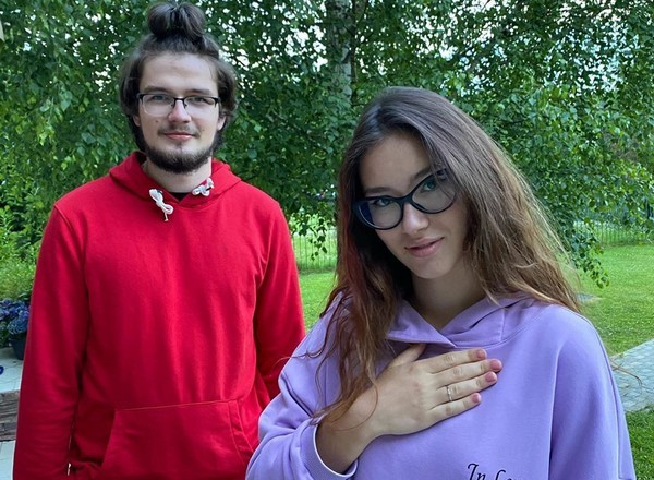 До свадьбы девушка встречалась с Димитрием четыре года До свадьбы девушка встречалась с Димитрием четыре года