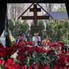 «Давай помиримся»: сын Жириновского не успел попросить прощения у отца и лишь прислал венок на кладбище