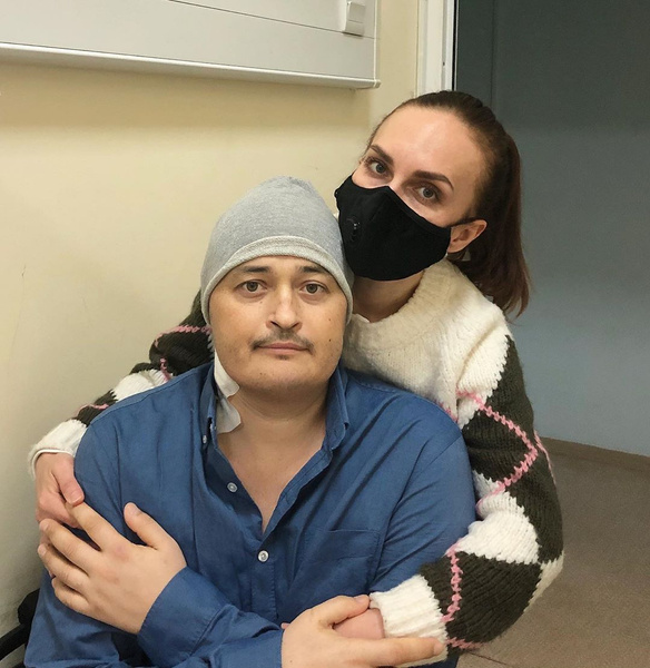 Жена Ольга все время была рядом с Тимуром Жена Ольга все время была рядом с Тимуром