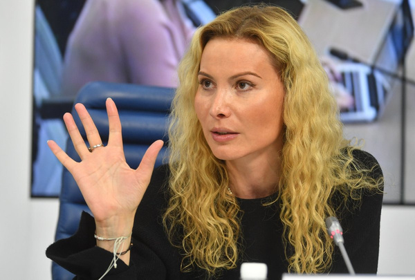 Этери Тутберидзе давно знаменита тем, что работает только с юным спортсменками Этери Тутберидзе давно знаменита тем, что работает только с юным спортсменками