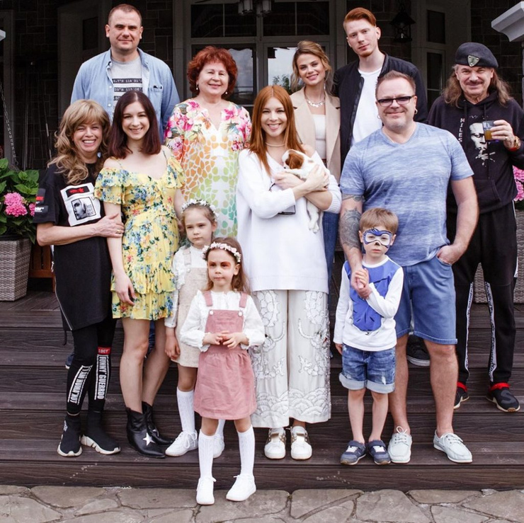 Отмечать юбилей Елена Петровна будет в кругу звездных родственников Отмечать юбилей Елена Петровна будет в кругу звездных родственников
