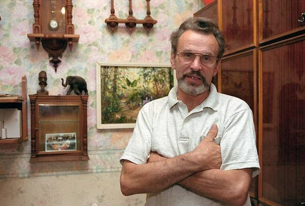 В 1981-м Ясан получил Государственную премию РСФСР имени Крупской за фильм «В моей смерти прошу винить Клаву К.» В 1981-м Ясан получил Государственную премию РСФСР имени Крупской за фильм «В моей смерти прошу винить Клаву К.»