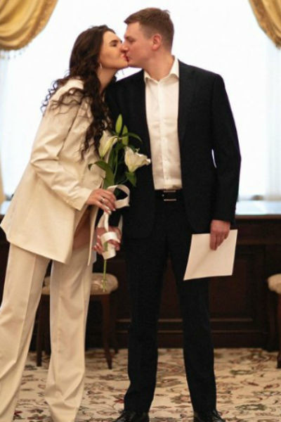 Месяц назад Суханова вышла замуж во второй раз