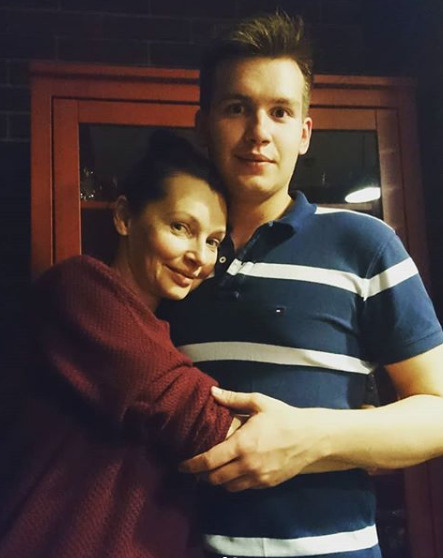 Антонова со старшим сыном Антонова со старшим сыном