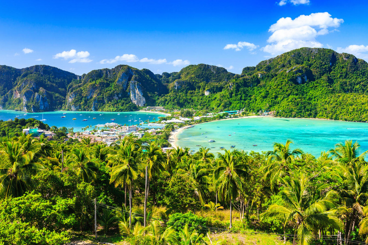 A tour for two to Phuket can now be booked for about 170 thousand rubles
