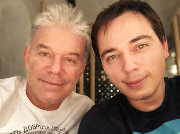 Певец со старшим сыном Родионом Певец со старшим сыном Родионом