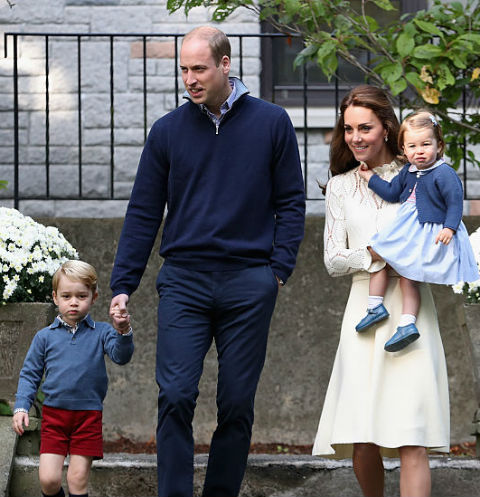 Кейт Миддлтон и принц Уильям с детьми 