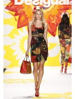 Показ Desigual