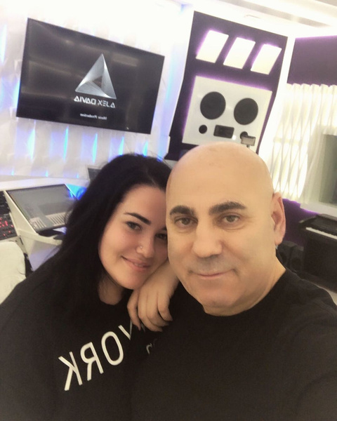 Иосиф Пригожин с дочерью Даная Иосиф Пригожин с дочерью Даная