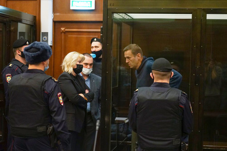 Alekseya Navalnogo Osudili Na 3 5 Goda Tyurmy Starhit Ru