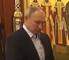 Владимир Путин на рождественском богослужении в Ново-Огареве