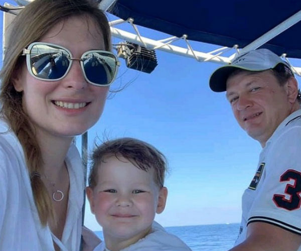 что сделал башаров со своей женой. . что сделал башаров со своей женой фото. что сделал башаров со своей женой-. картинка что сделал башаров со своей женой. картинка . Актер сломал супруге нос. Ее брат Федор сообщил, что инцидент произошел сегодня. Жена Марата Башарова Елизавета уже обратилась в медицинское учреждение.
