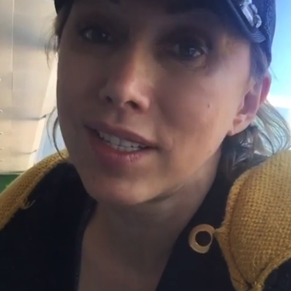 Елена Воробей записала видеообращение, находясь в аэропорту Киева
