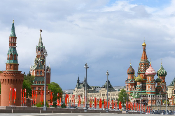 Москва по традиции украшена к празднику Москва по традиции украшена к празднику