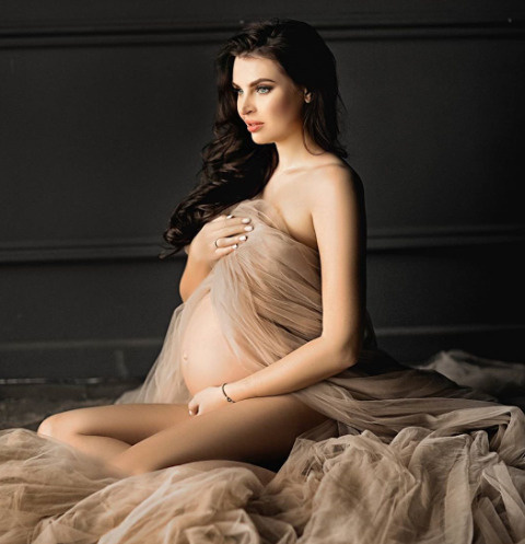 Элла Суханова впервые стала мамой