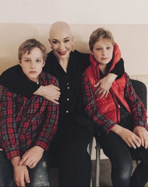 Васильева обеспечивает родных Васильева обеспечивает родных