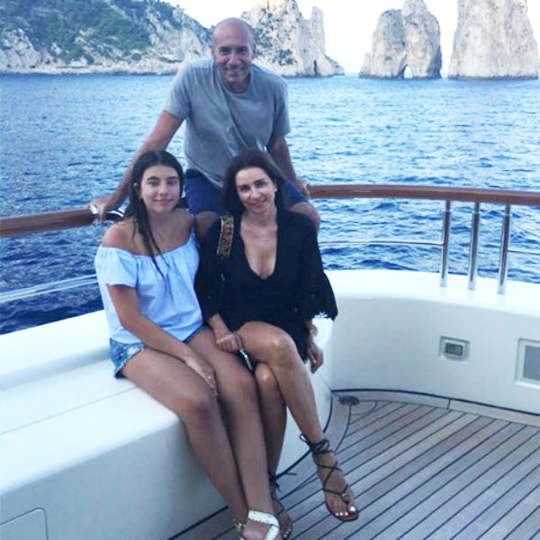 Недавно Крутой отдыхал с женой Ольгой и дочерью Сашей на острове Капри