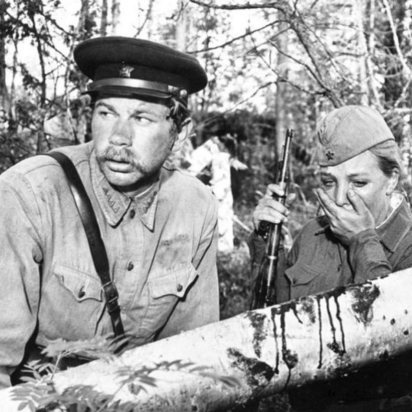 Фильм «А зори здесь тихие» вышел на экраны в 1972 году Фильм «А зори здесь тихие» вышел на экраны в 1972 году