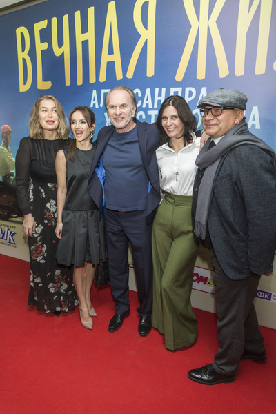 Юлия с коллегами на премьере фильма «Вечная жизнь Александра Христофорова» Юлия с коллегами на премьере фильма «Вечная жизнь Александра Христофорова»