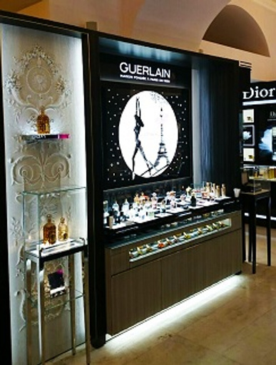 Корнер Guerlain в ГУМе
