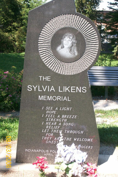 Мемориал Сильвии Лайкенс в Уиллард-Парке, Индианаполис