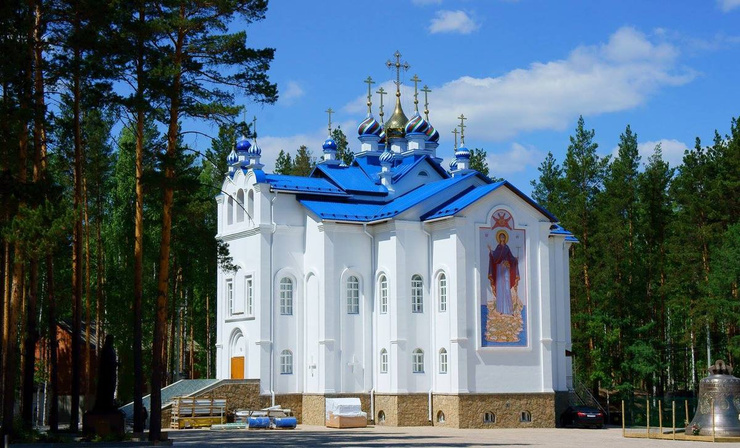 В монастыре проживают сотни послушников В монастыре проживают сотни послушников