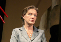 «Я должна была трогать его член»: Елена Проклова обвинила известного актера в домогательствах 