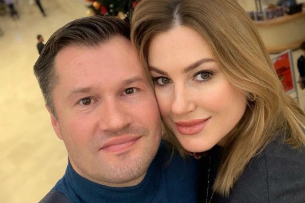 Жена Алексея поддерживала его, когда мама умерла Жена Алексея поддерживала его, когда мама умерла