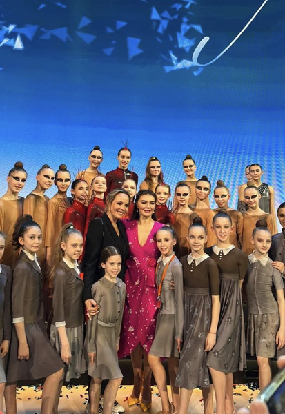 Алина Кабаева открыла фестиваль своего имени в кокетливом платье из шелка за полторы тысячи долларов