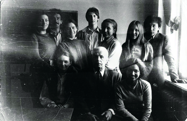 Николай Серебряков (верхний ряд, в центре) был первым бойфрендом Ренаты Литвиновой