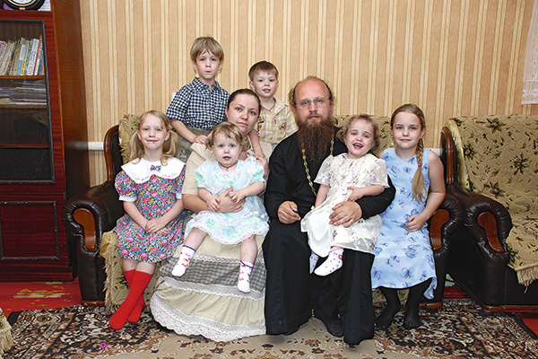 Сейчас отец Валентин и матушка Лидия из Волгограда воспитывают шестерых детей