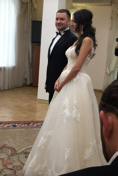 Леонид Закошанский с любимой во время церемонии бракосочетания