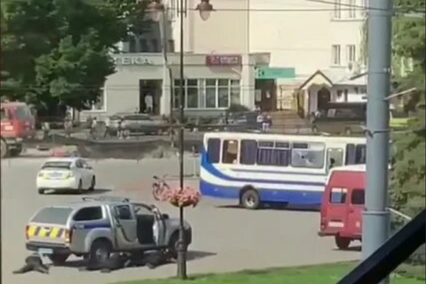 В автобусе находится 20 человек В автобусе находится 20 человек