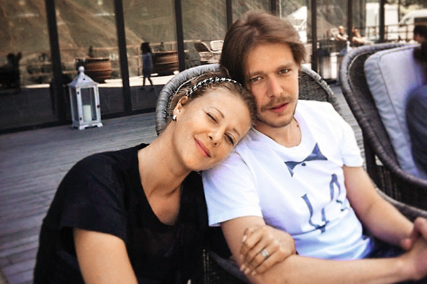С актрисой Яной Гладких они прожили в браке около года
